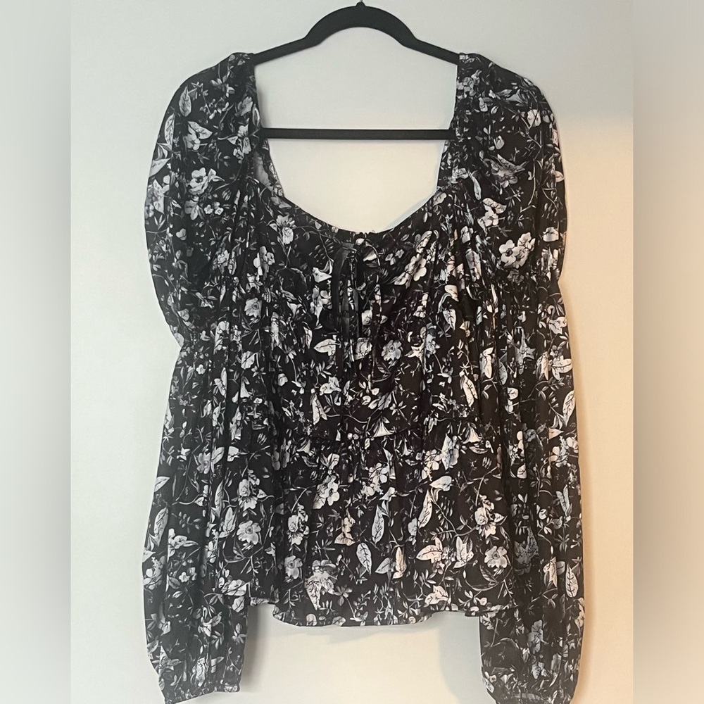 In The Style US Size 10 Off-the-Shoulder Floral Blouse - Never Worn